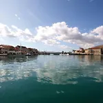بيت للعطل Stone House With Garden, Seaview !! تروغير
