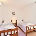 بيت للعطل Stone House With Garden, Seaview !! تروغير