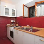 بيت للعطل Stone House With Garden, Seaview !! تروغير