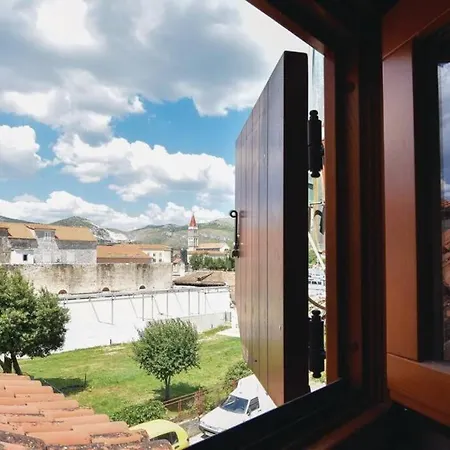 بيت للعطل Stone House With Garden, Seaview !! تروغير
