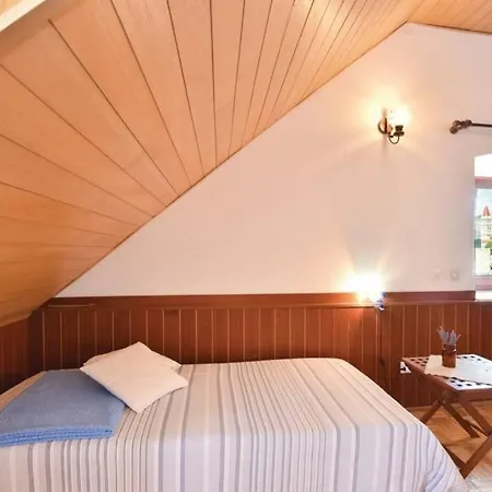 בית נופש Stone House With Garden, Seaview !!