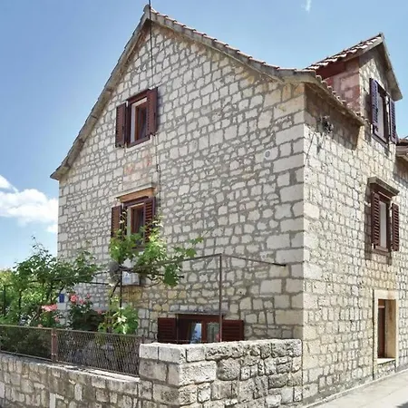 Stone House With Garden, Seaview !! טרוגיר